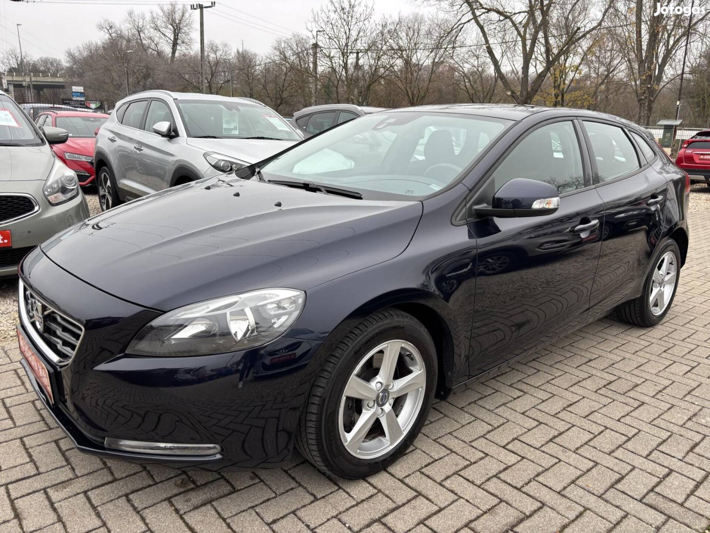 Volvo V40 2.0 D [D2] Momentum Megkímélt állapot...